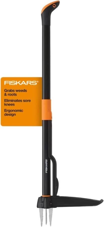 Fiskars 4-Claw Stand Up Weeder - Gardening Hand Weeding Tool with 39 Ergonomic Handle - Black